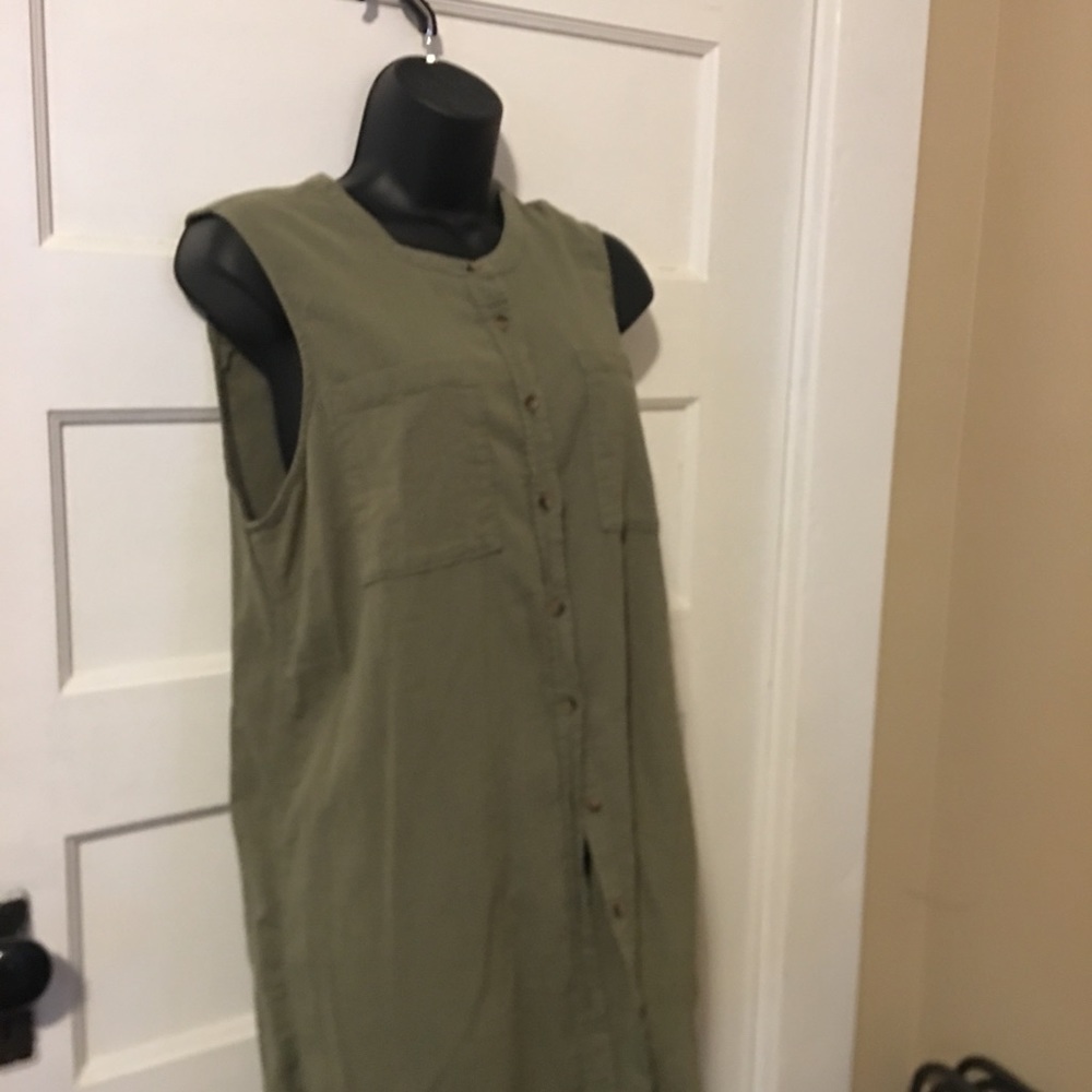 Sleeveless shirt